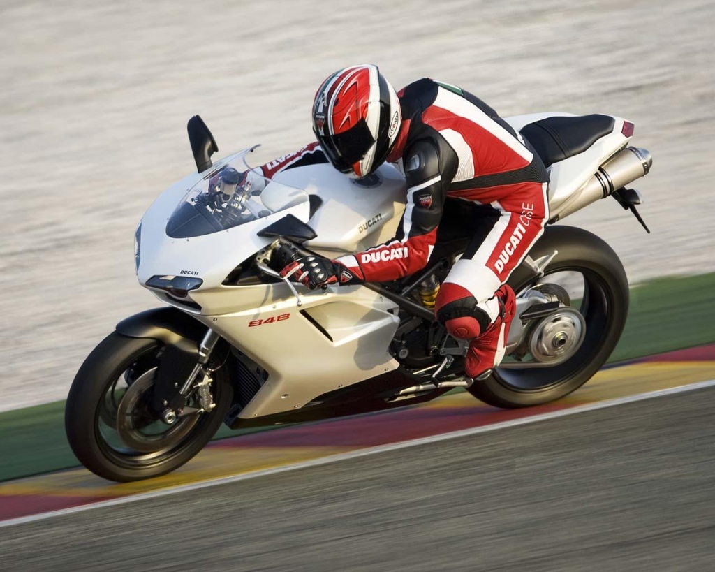 Ducati 848 na torze