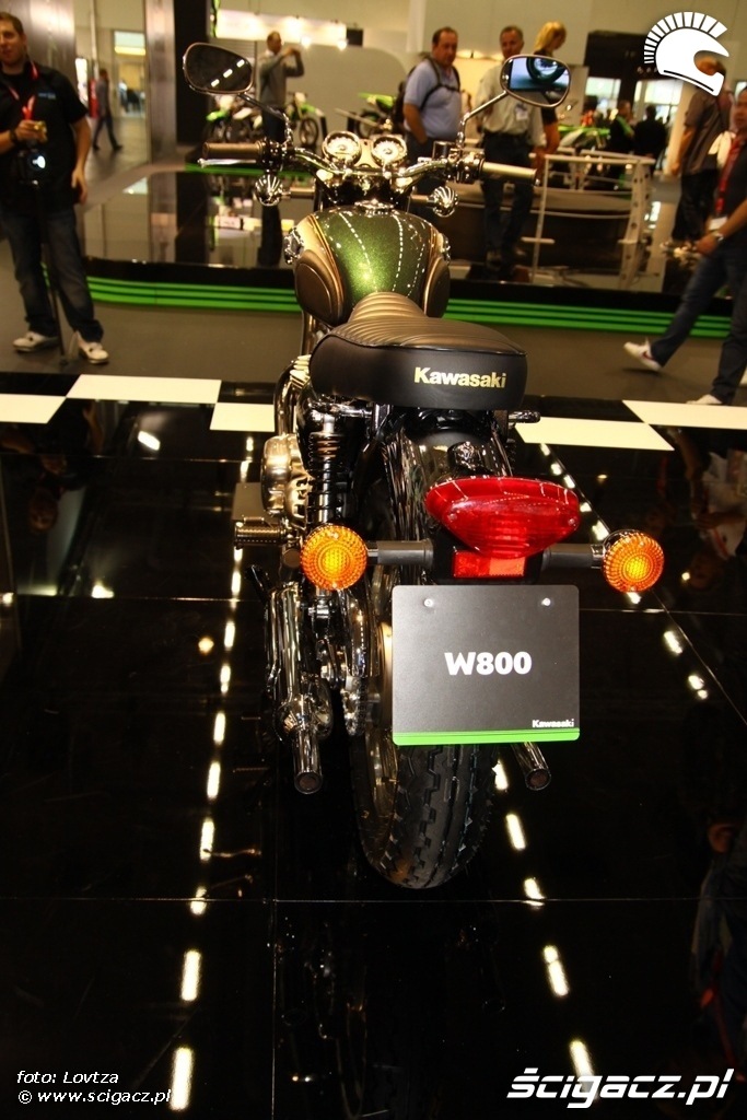 Kawasaki W800 2011 od tylu