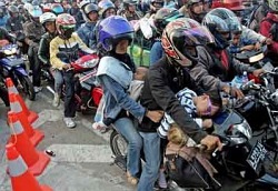 Sleeping-Kids-Motorcycle