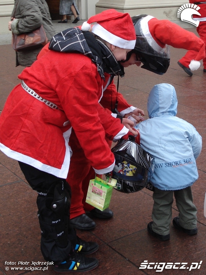 dziecko wybiera prezent motomikolajki.pl 2009 warszawa 10