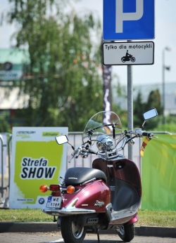 parking dla moto - Motocyklowa Niedziela na BP w Warszawie 2011