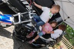 Dzieci na motocyklu Raptownego