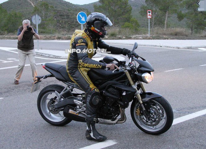 Street Triple foty szpiegowskie