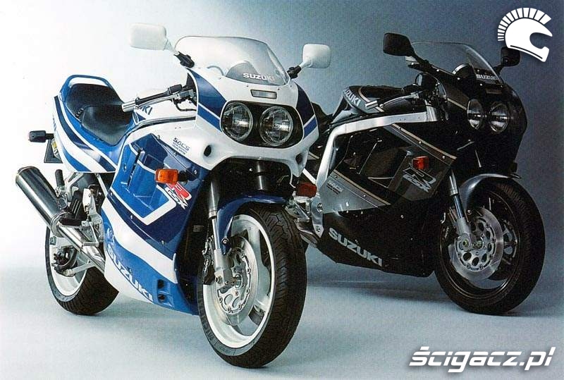 Suzuki GSX-R 1100 black white blue