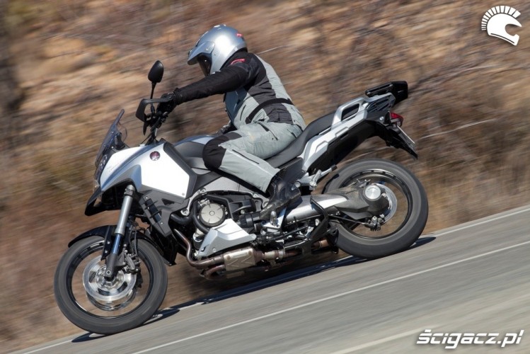 Honda CrossTourer aslfalt