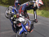 Motocykl Yamaha R1 stoppie turn