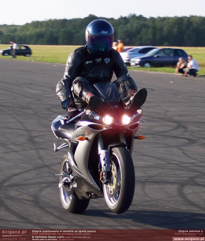 kze koval r1 wheelie