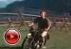 Wielka Ucieczka - Steve McQueen skacze na motocyklu