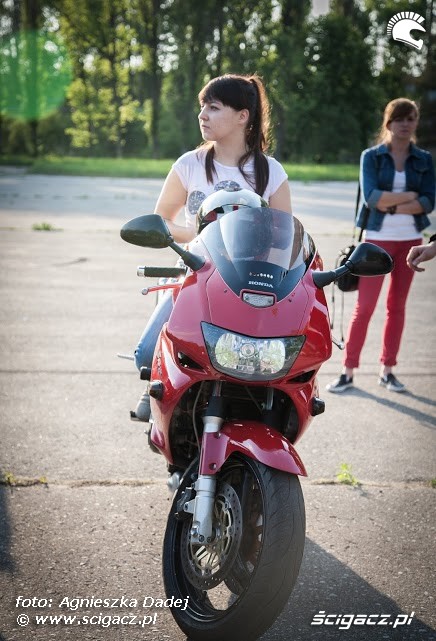 kobieta na moto