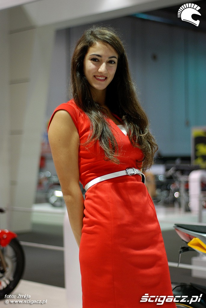 eicma 2014 hostessa czerwona sukienka