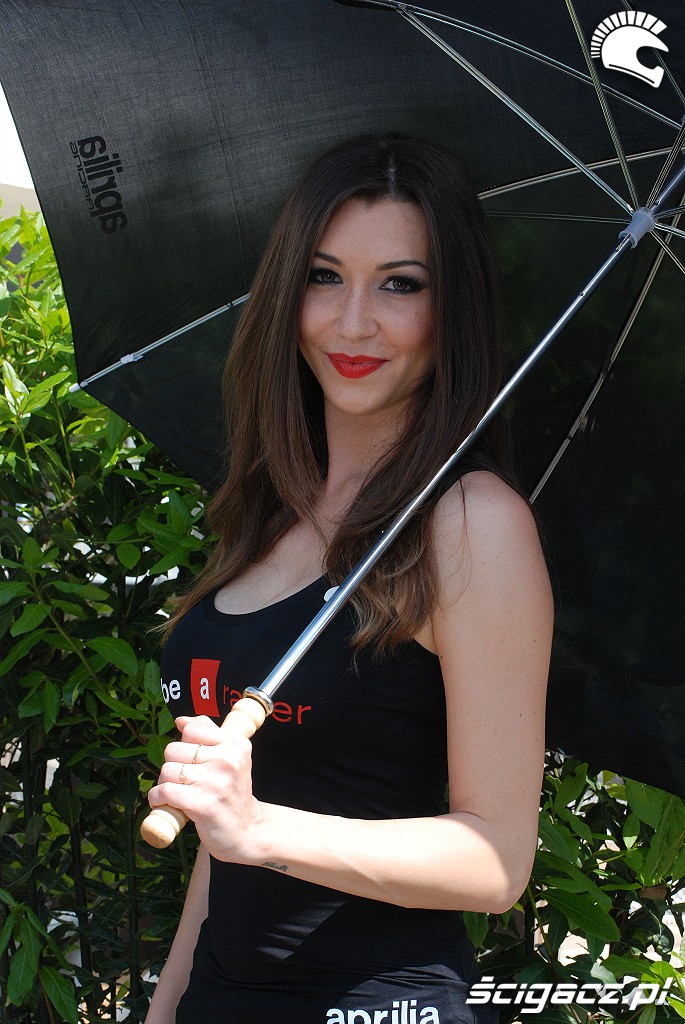 Brunetka Aprilia