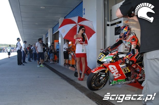 Wyjazd z paddocku Girls MotoGP Jerez 2014