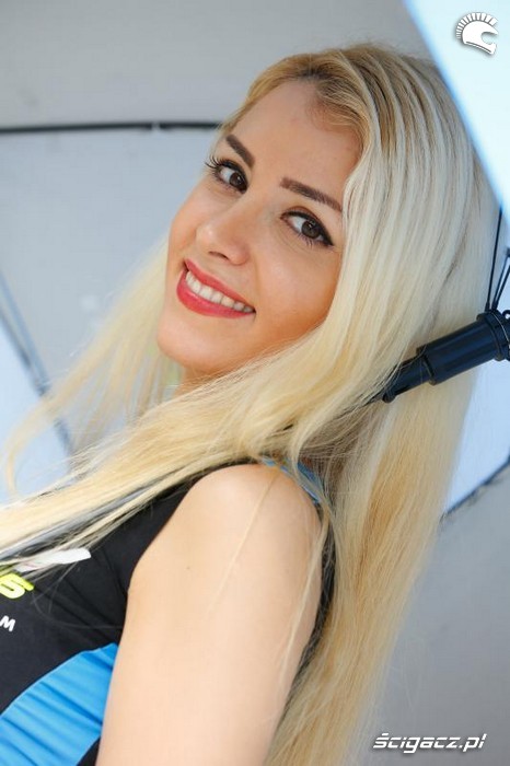 blond hostessa motogp sepang 2015