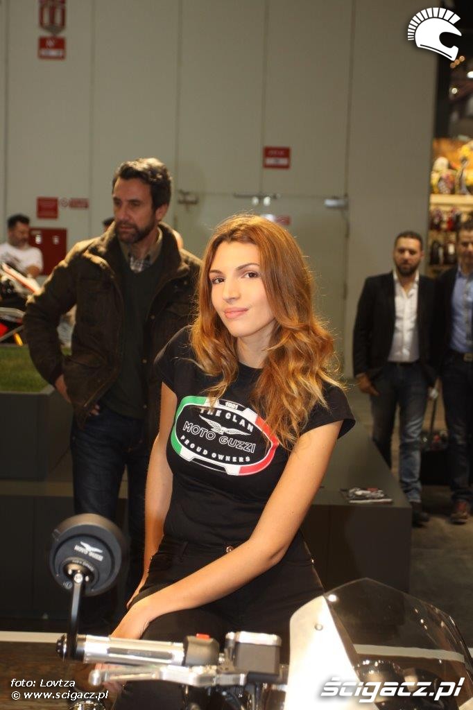 Moto Guzzi EICMA 2015 Milan hostessy