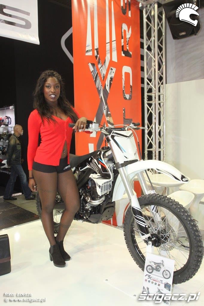Motocykle EICMA 2015 Milan hostessy