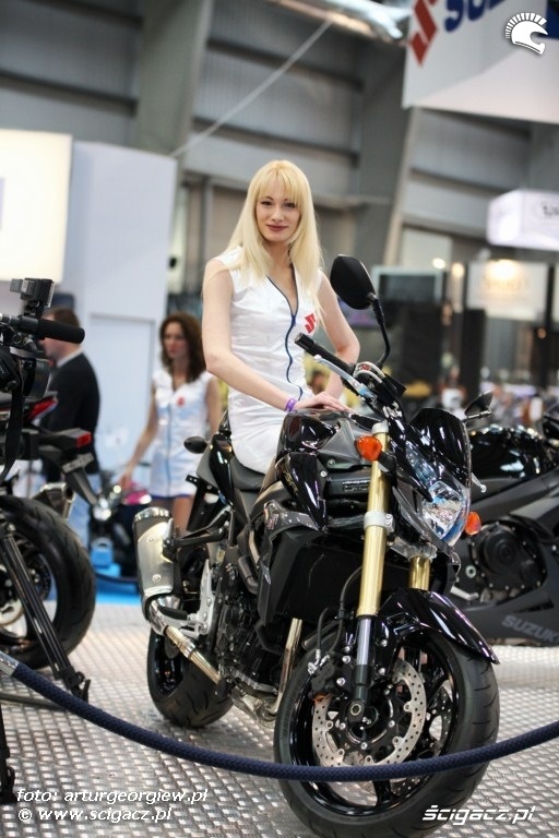 kobieta na suzuki III Ogolnopolska wystawa Motocykli i Skuterow