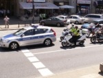 policja eskortuje motocyklistow protest przeciwko oplatom na autostradach