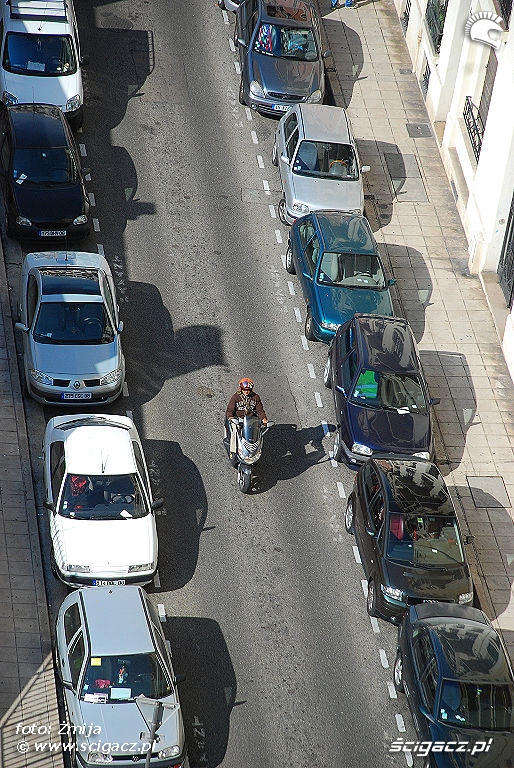 skuter na ulicach Nicei