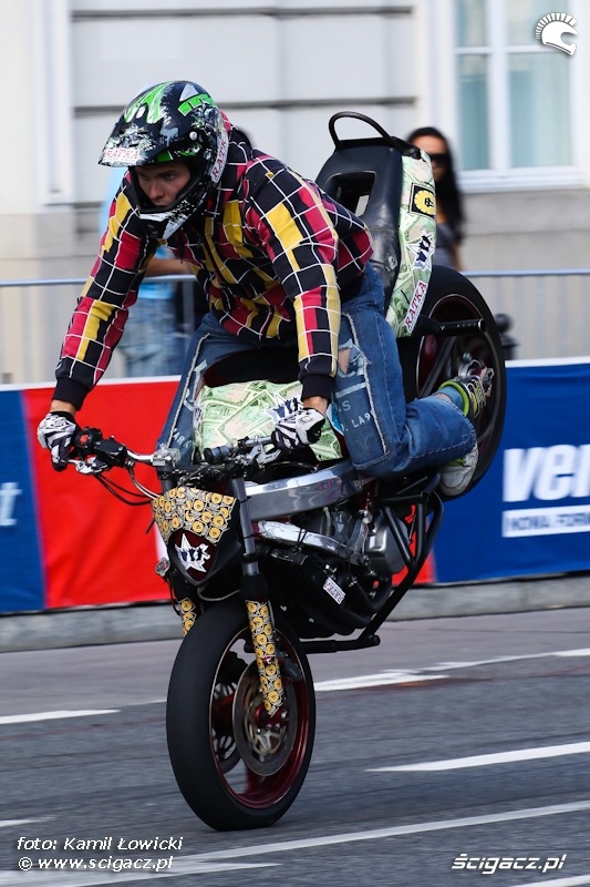 Verva Street Racing stoppie