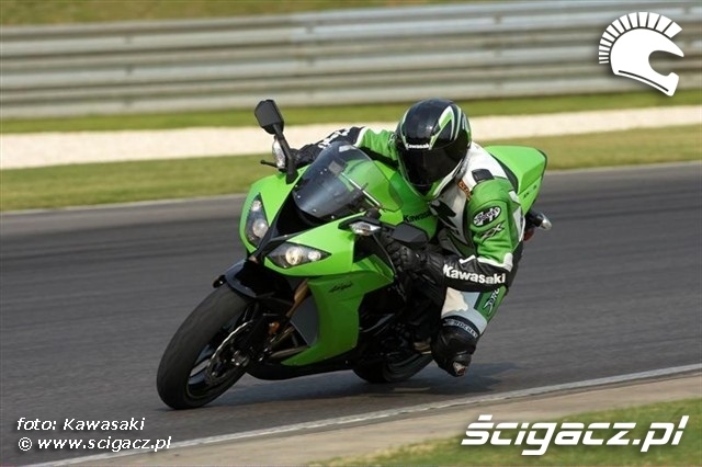 Kawasaki ZX-10R 2008 08