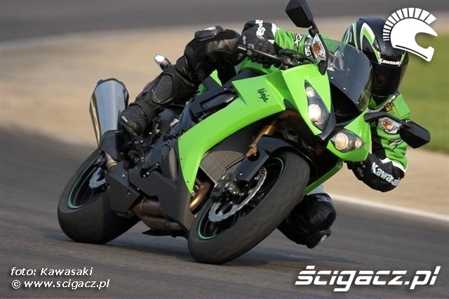 Kawasaki ZX-10R 2008 na zakrecie