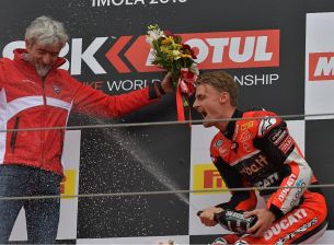 Zwyciestwo Aruba Ducati Corse World Superbike Team  m