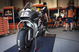 Motocykl KTM RC16 Box Misano 2016