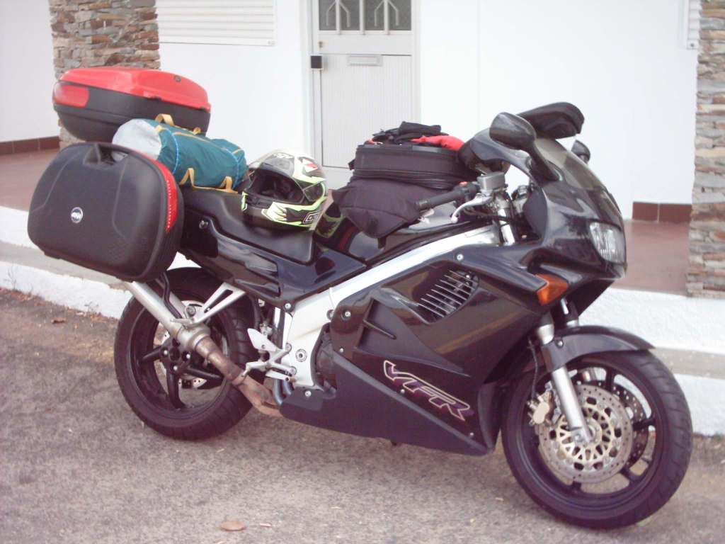 Zdjęcia zapakowana Honda VFR Jaki motocykl sportowo