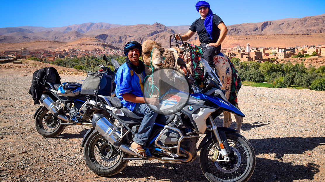 Maroko na motocyklu wielblad z