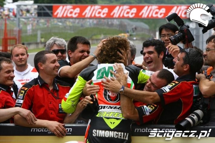 2008 Mugello Simoncelli z ekipa