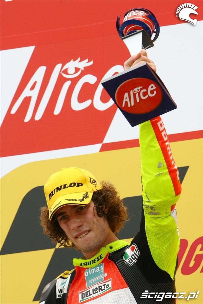 2008 Mugello Simoncelli z pucharem