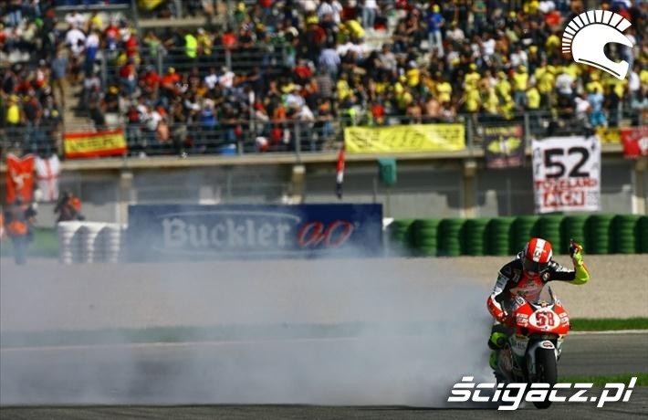 2008 Walencja Simoncelli pali gume