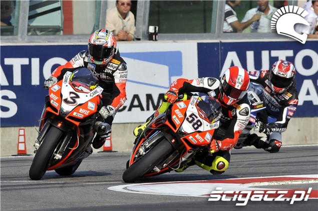 2009 Imola Simoncelli wyprzedza Biaggiego