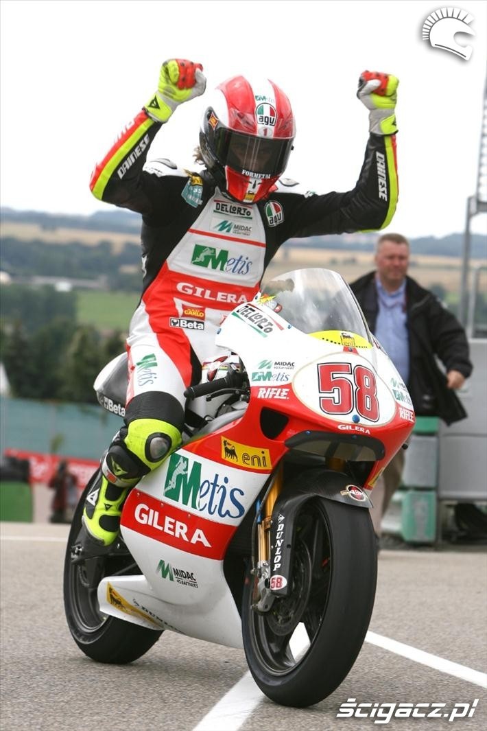 2009 Sachsenring Simoncelli triumfuje