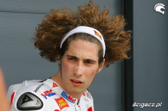 Simoncelli fryzura