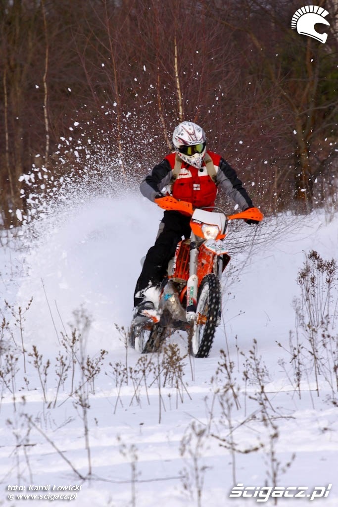 Enduro na oponach kolcowanych zima