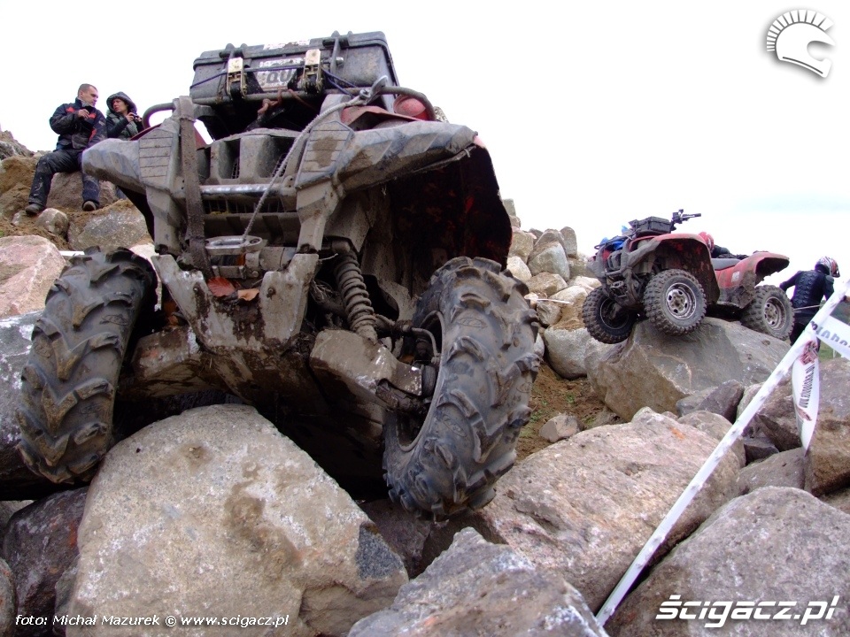 quad grizzly kamienie przeprawa