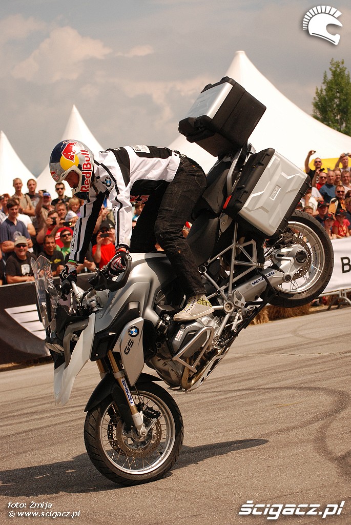 Chris Pfeiffer stoppie R1200GS