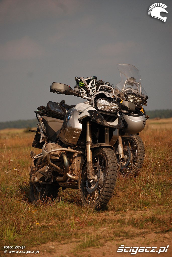 Motocykle na poligonie