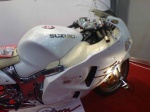 London MCN biale suzuki