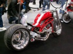 London MCN czerwony chopper