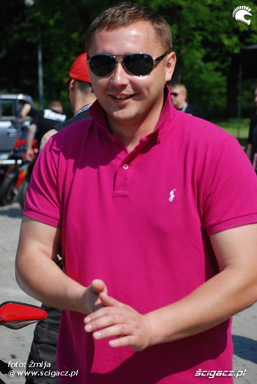 Ducatisti w rozowej koszulce