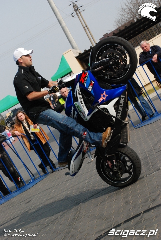 Ratowny jazda freestyle GSXR Suzuki wheelie