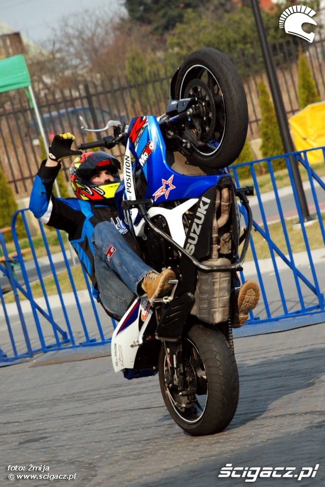 wheelie Raptowny pokaz freestyle