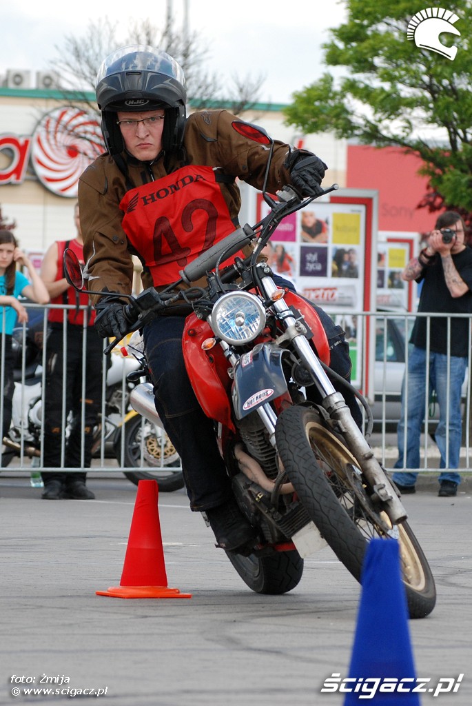 Sebastian Celinski na motocyklu