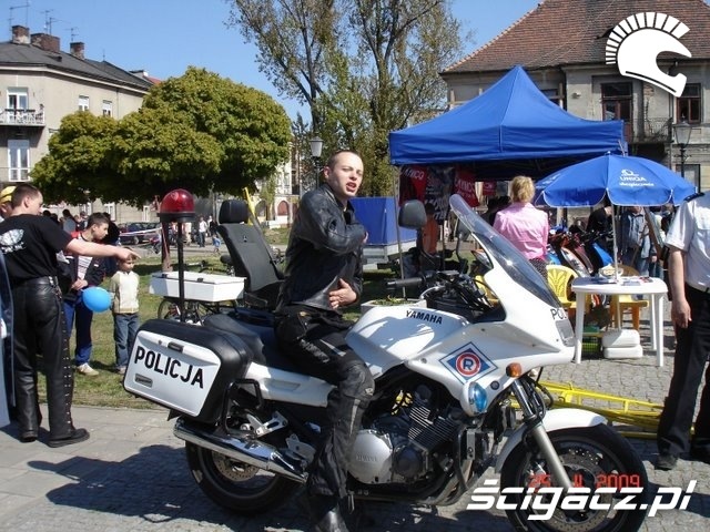 Radomska Wiosna Motocyklowa policjant