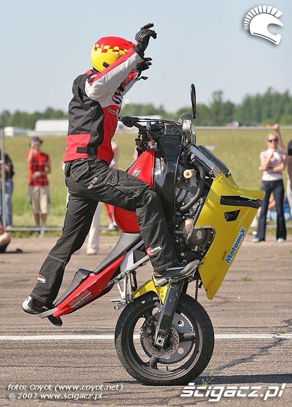 zoltan no-hander no front wheel wheelie