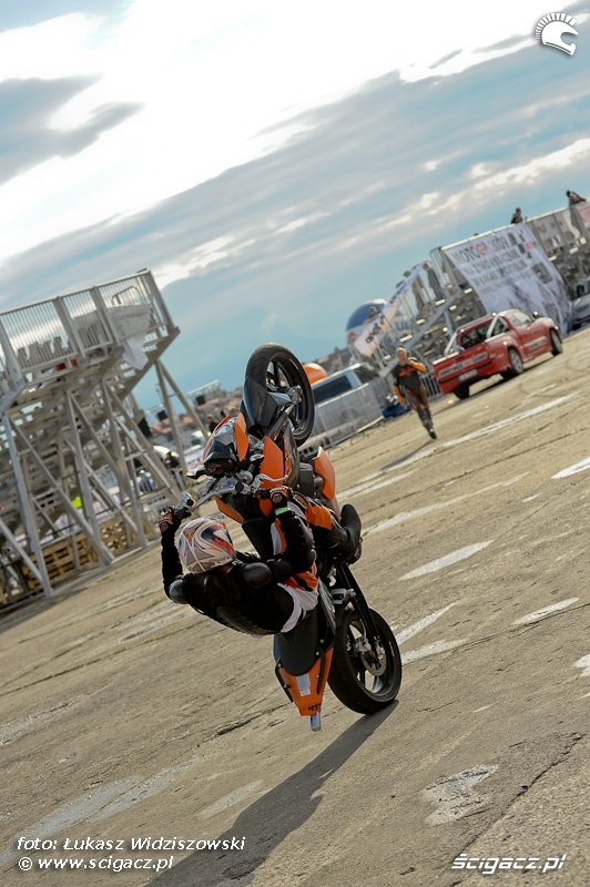 Lotnisko Bemowo Extreme moto 2009 na kole