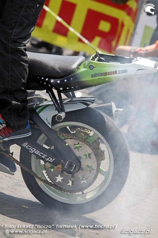 Motocyklowa Niedziela na BP Pasio pali gume