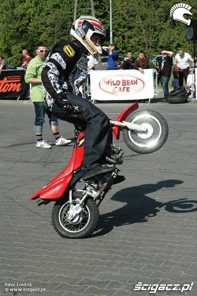 Wheelie na minimoto Motocyklowa niedziela BP Poznan